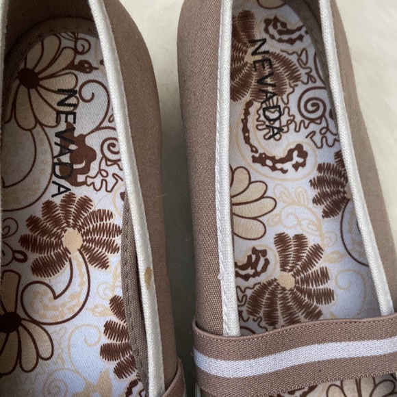 Nevada taupe wedge slip on in size 7M - Picture 3 of 7